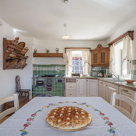 Apartment Traditional House Kal With Whirlpool - Happy *