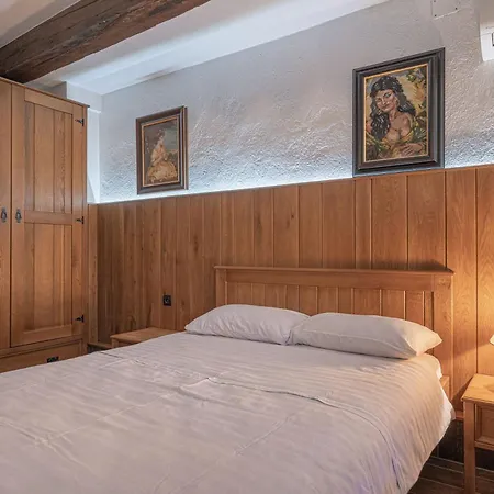 Traditional House Kal Garden & Jacuzzi - Happy Rentals Feriehus *