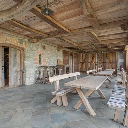 Traditional House Kal Garden & Jacuzzi - Happy Rentals * Semic