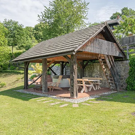 Traditional House Kal Garden & Jacuzzi - Happy Rentals Semic