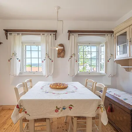 Traditional House Kal Garden & Jacuzzi - Happy Rentals Feriehus *
