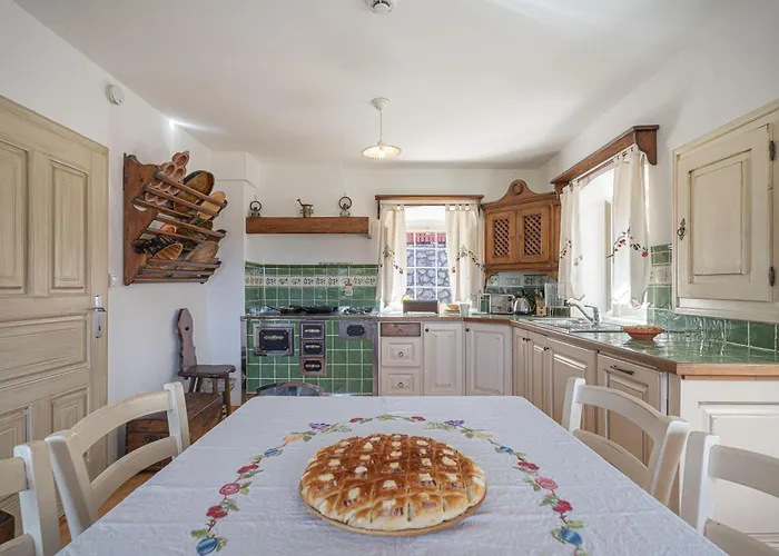 Apartment Traditional House Kal With Whirlpool - Happy *