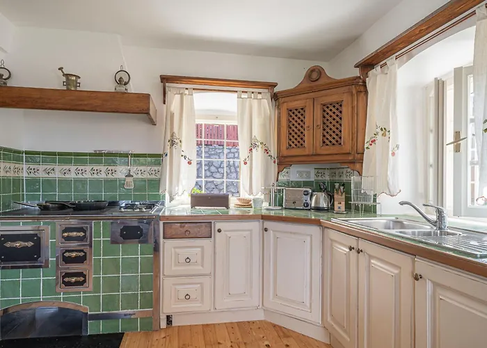 Traditional House Kal With Whirlpool - Happy Apartment Semic